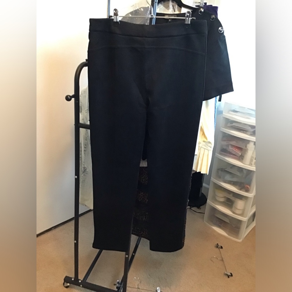 NWT Women’s Hue L Classic Black Straight-Leg w/ slit bottom pants. - Picture 2 of 2